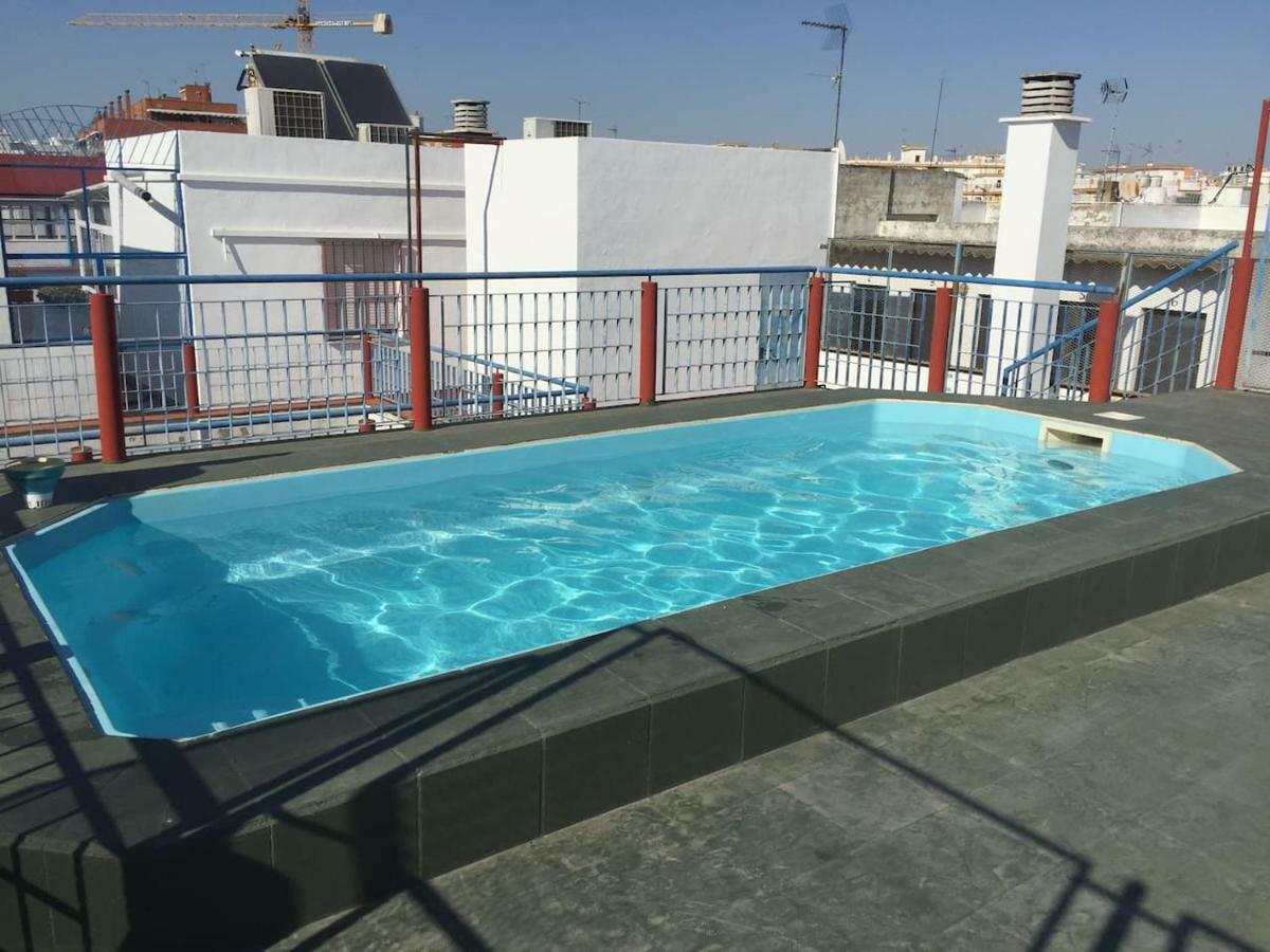 Selecta Con Piscina En Calle Juzgado Sevilha
