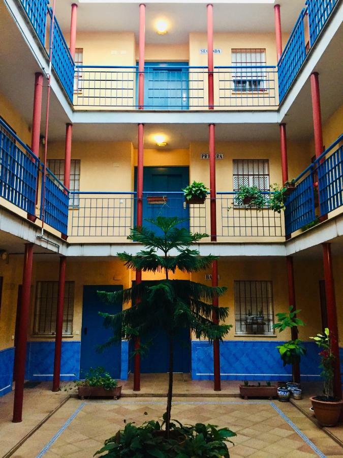 Selecta Con Piscina En Calle Juzgado Sevilha